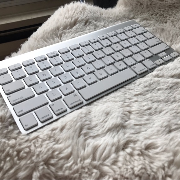 Apple Wireless Keyboard - Picture 1 of 7